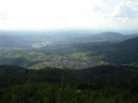 Blick von der Teufelsm�hle �ber Loffenau ins vordere Murgtal auf Gaggenau und das Rheintal bei Rastatt (Fotograf: Tobias Helfrich, GNU)