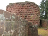 Mauer mit Bergfried 